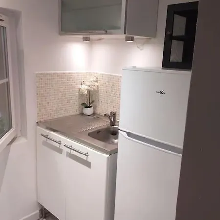 Дом отдыха Maisonette Avec Jardinet Sur Le Bas Du Faron
