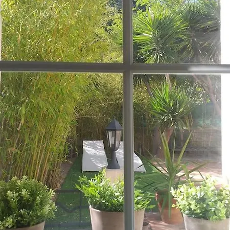 Дом отдыха Maisonette Avec Jardinet Sur Le Bas Du Faron *
